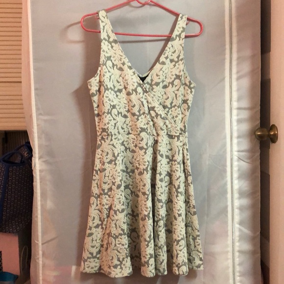 Sleeveless A line dress - Picture 2 of 8